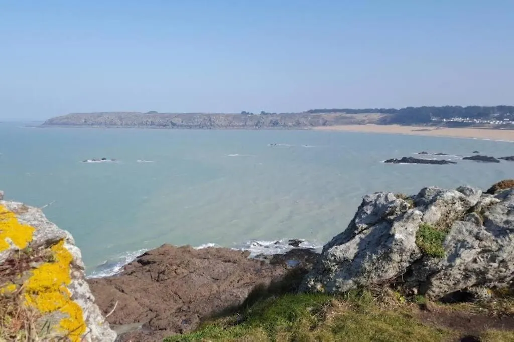 Vue Mer Pour Une Escale En Baie Du Mt-St-Michel Cherrueix 0*,  France